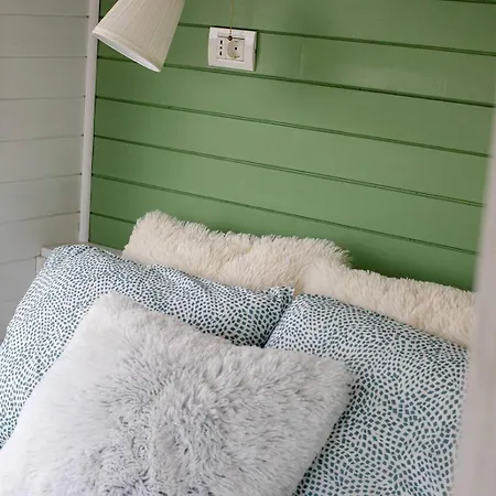 Tiny House In The Vineyard By Gramofon Wine *